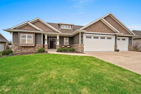 3372 Cottage Hill Dr, Green Bay, WI 54311