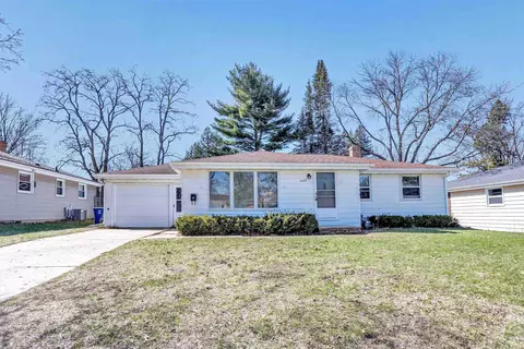 1442 Rosalie Ln, Green Bay, WI 54304