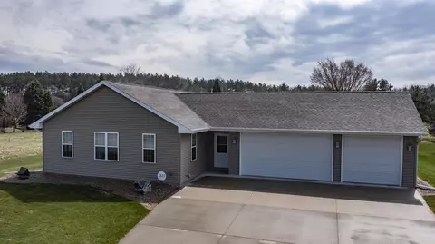 1527 Foxfire Ct, Waupaca, WI 54981