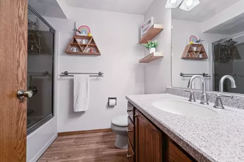 Bath - 3311 S Bob O Link Ln, Appleton, WI 54915 photo 2 of 2