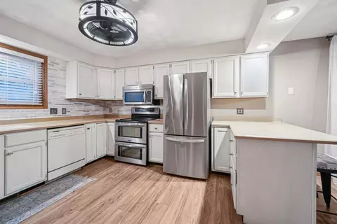 Kitchen - 3311 S Bob O Link Ln, Appleton, WI 54915 photo 2 of 2
