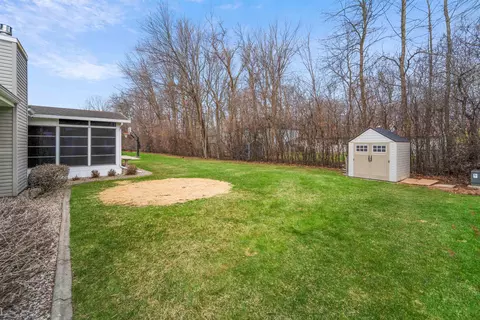 Exterior - 3311 S Bob O Link Ln, Appleton, WI 54915 photo 2 of 6