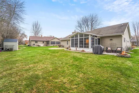 Exterior - 3311 S Bob O Link Ln, Appleton, WI 54915 photo 5 of 6