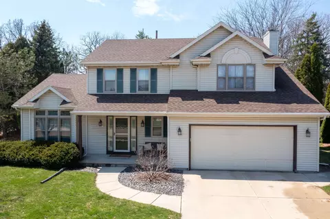 605 Fox Fire Dr, Oshkosh, WI 54904