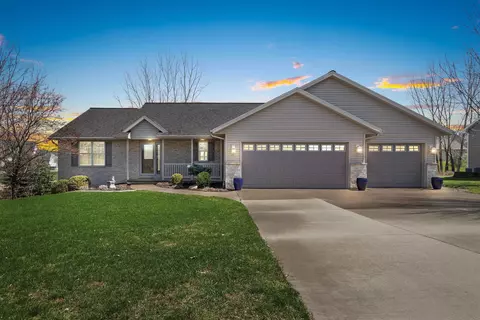 2431 Oak Ridge Cir, De Pere, WI 54115