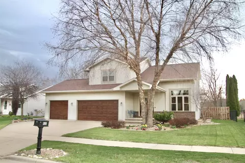 2856 Newport Ave, Oshkosh, WI 54904