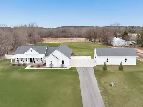 2516 Sunny Brook Dr, Green Bay, WI 54313