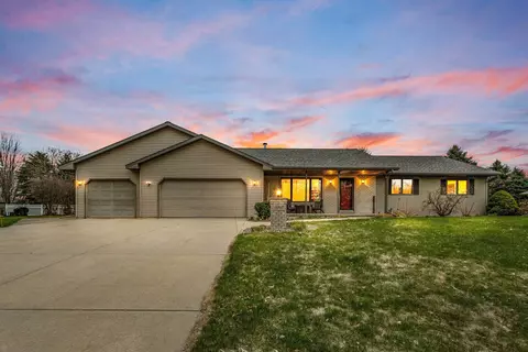 3068 Longview Ln, Suamico, WI 54173