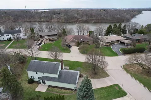 1718 W Reid Dr, Appleton, WI 54914 photo 2