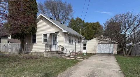 412 W 19th Ave, Oshkosh, WI 54902