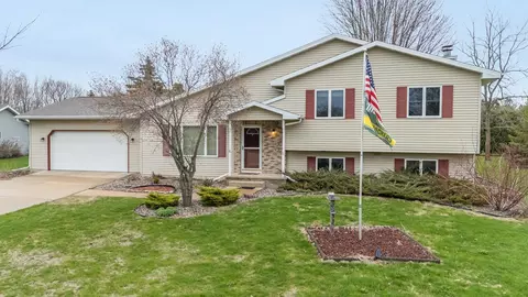 220 Mandella Ct, Neenah, WI 54956