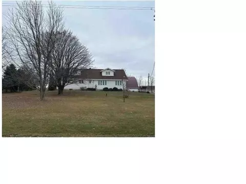 w175 Center Road, Dorchester, WI 54425
