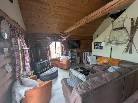 Living - 5722 Springbrook Rd, Omro, WI 54963 photo 2 of 2