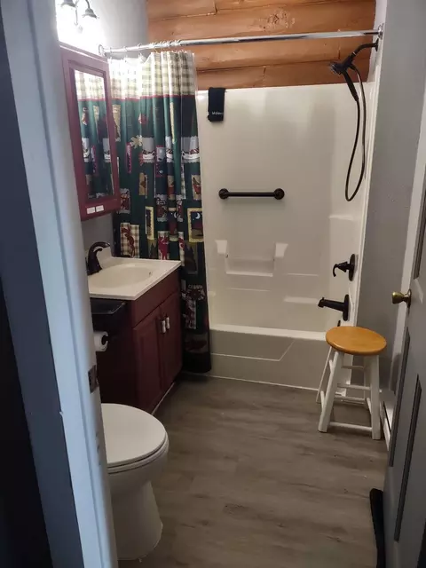 Bath - 5722 Springbrook Rd, Omro, WI 54963 photo 1 of 1