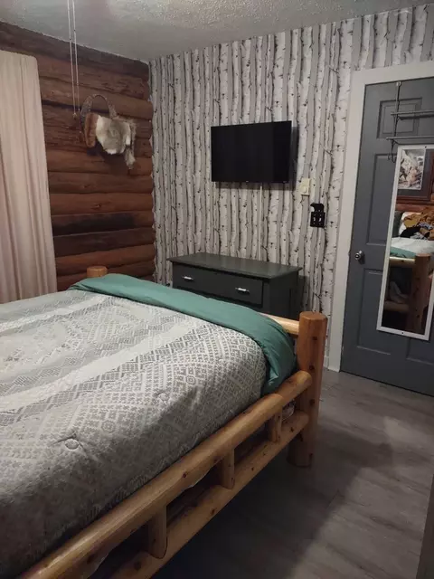 Bedroom - 5722 Springbrook Rd, Omro, WI 54963 photo 3 of 5
