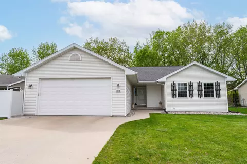 1038 Province Ter, Menasha, WI 54952