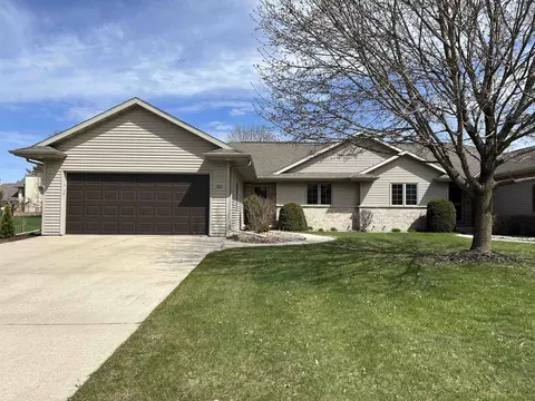 1213 E Ridlington Ave, Shawano, WI 54166