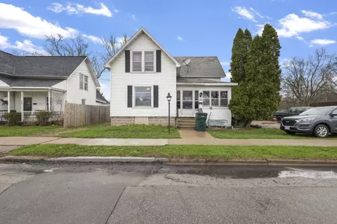 415 W Waupaca St, New London, WI 54961