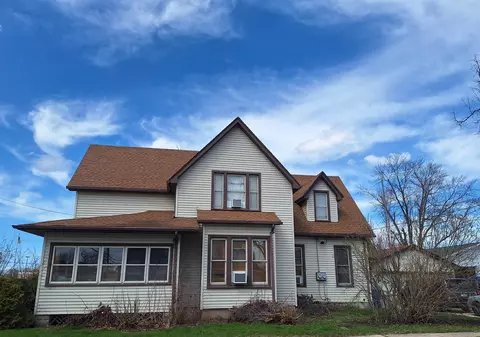 230 S Webster Ave, Omro, WI 54963