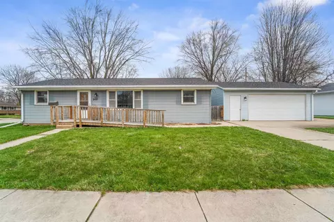 922 Amhart Dr, De Pere, WI 54115