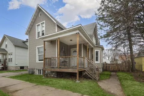 1114 Wells St, Marinette, WI 54143