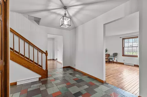 Entry Way - 38 Meadowbrook Ct, Appleton, WI 54914 photo 5 of 7
