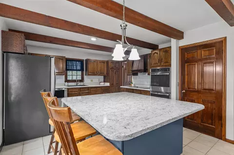 Kitchen - 38 Meadowbrook Ct, Appleton, WI 54914 photo 4 of 5