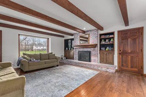Living - 38 Meadowbrook Ct, Appleton, WI 54914 photo 1 of 4