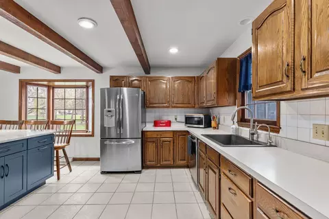 Kitchen - 38 Meadowbrook Ct, Appleton, WI 54914 photo 3 of 5