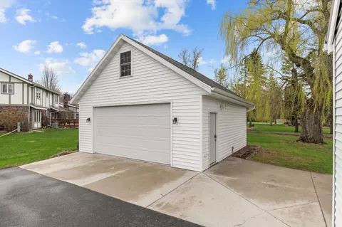 Exterior - 38 Meadowbrook Ct, Appleton, WI 54914 photo 10 of 10