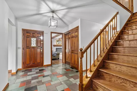 Entry Way - 38 Meadowbrook Ct, Appleton, WI 54914 photo 1 of 7
