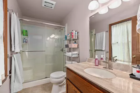 Bath - 38 Meadowbrook Ct, Appleton, WI 54914 photo 1 of 3