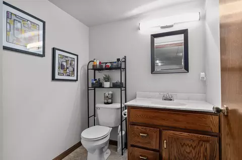 Bath - 38 Meadowbrook Ct, Appleton, WI 54914 photo 3 of 3