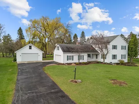 Exterior - 38 Meadowbrook Ct, Appleton, WI 54914 photo 7 of 10