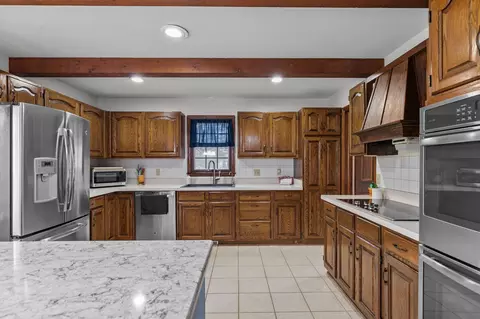 Kitchen - 38 Meadowbrook Ct, Appleton, WI 54914 photo 2 of 5