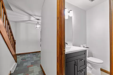 Entry Way - 38 Meadowbrook Ct, Appleton, WI 54914 photo 4 of 7