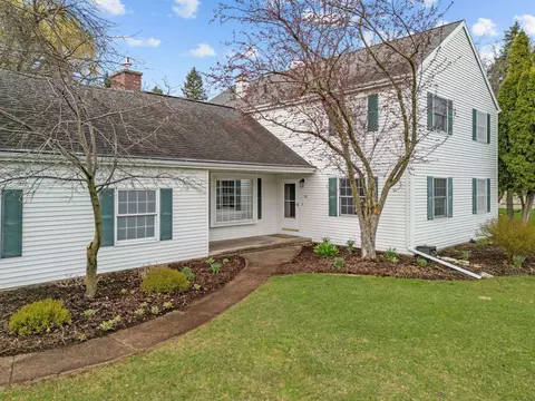 Exterior - 38 Meadowbrook Ct, Appleton, WI 54914 photo 1 of 10