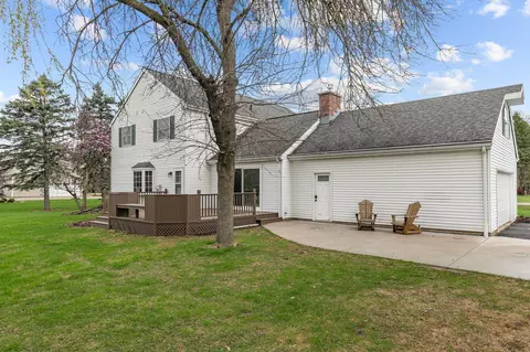 Exterior - 38 Meadowbrook Ct, Appleton, WI 54914 photo 2 of 10