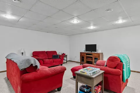 Living - 38 Meadowbrook Ct, Appleton, WI 54914 photo 4 of 4