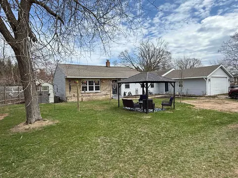 n184 West Drive, Menominee, MI 49858