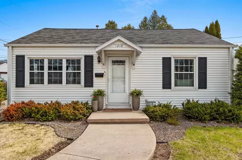1216 9th St, Green Bay, WI 54304