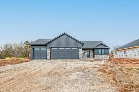 1602 Prairie Clover Ct, Green Bay, WI 54311