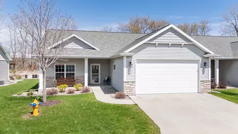 1728 Copperstone Pl, Neenah, WI 54956