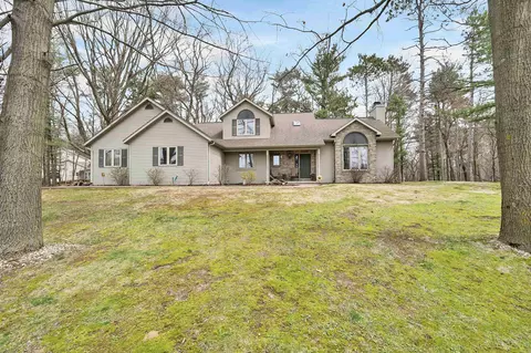 2230 Skyline Pines Dr, Green Bay, WI 54313