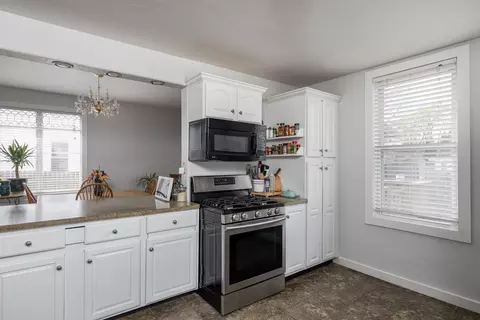521 N Lawe St, Appleton, WI 54911 photo 2