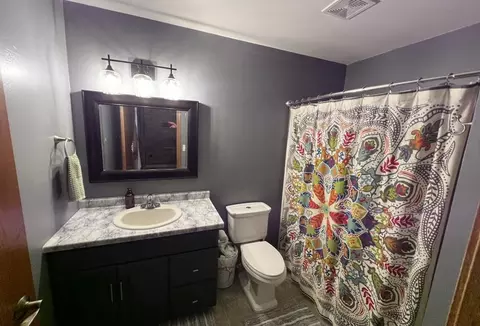 Bath - w5543 Holly Street, Appleton, WI 54915 photo 1 of 2