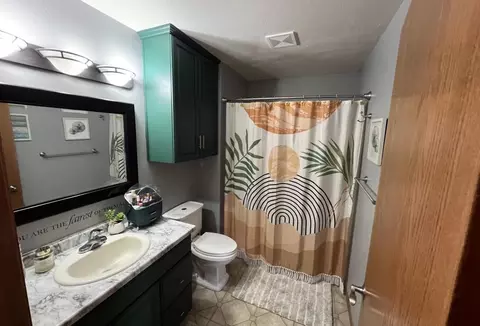 Bath - w5543 Holly Street, Appleton, WI 54915 photo 2 of 2