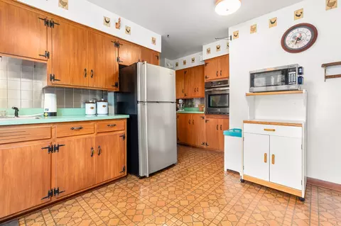 Kitchen - 901 E Grant St, Appleton, WI 54911 photo 2 of 5