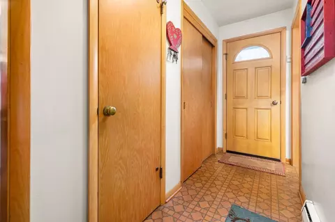 Entry Way - 901 E Grant St, Appleton, WI 54911 photo 3 of 5
