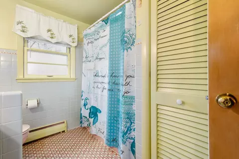 Bath - 901 E Grant St, Appleton, WI 54911 photo 3 of 4